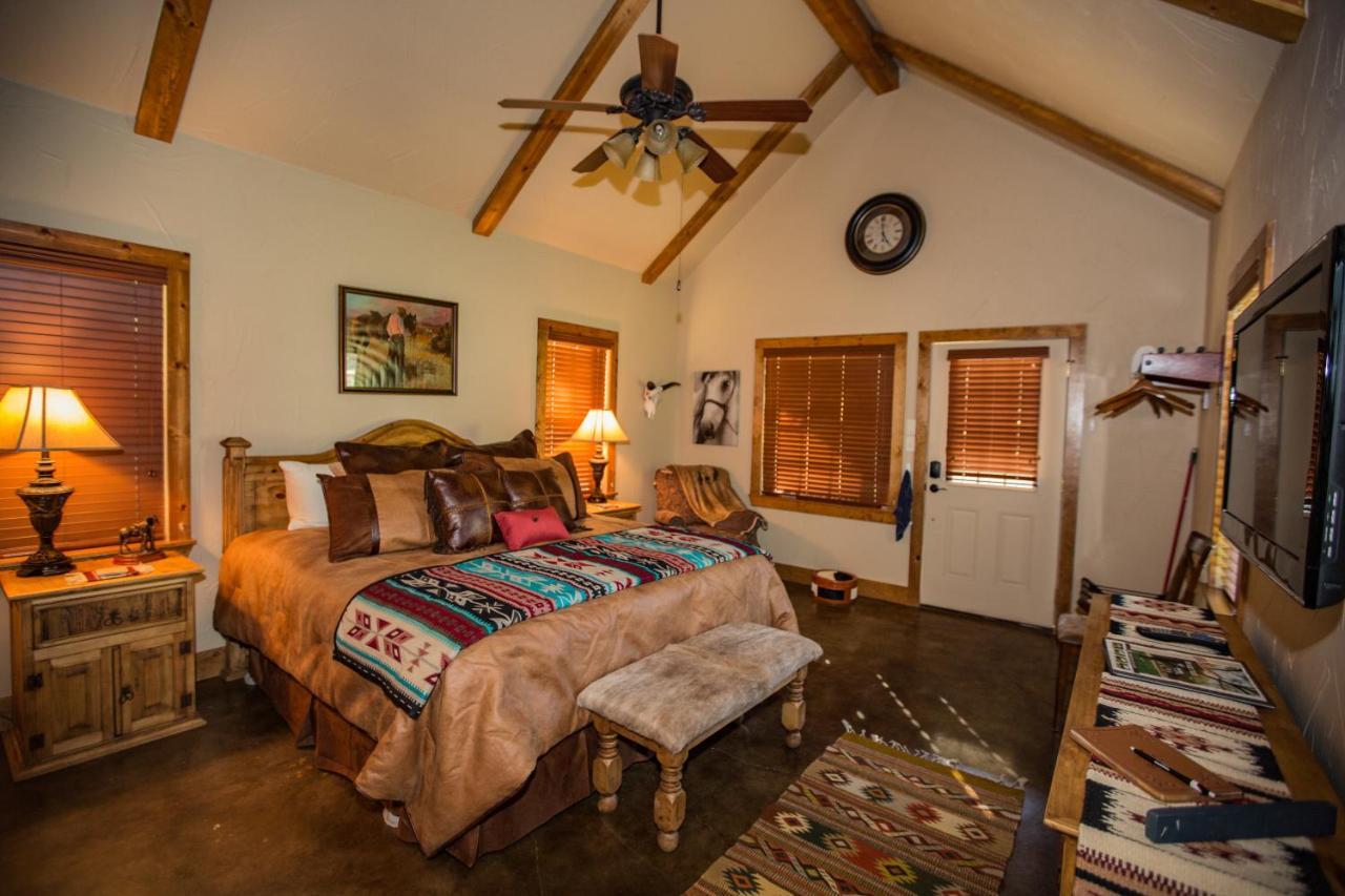 Nrs Event Center & Guest Ranch Hotell Decatur Exteriör bild
