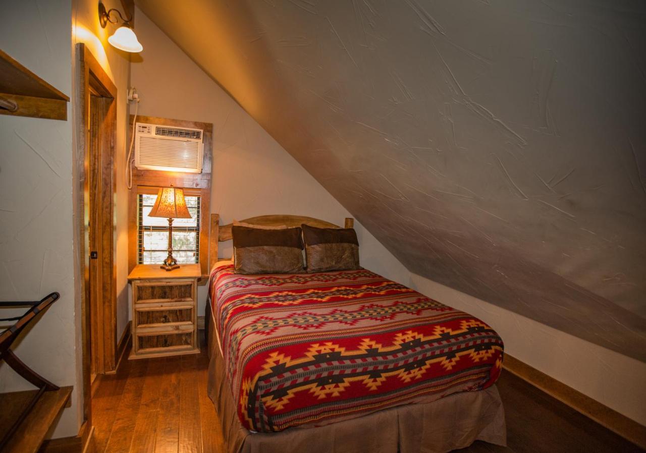 Nrs Event Center & Guest Ranch Hotell Decatur Exteriör bild