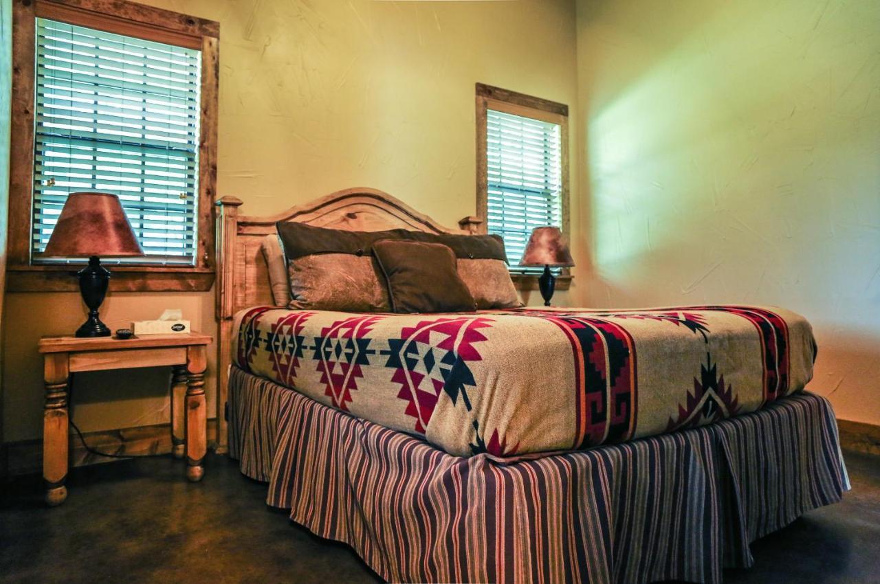 Nrs Event Center & Guest Ranch Hotell Decatur Exteriör bild